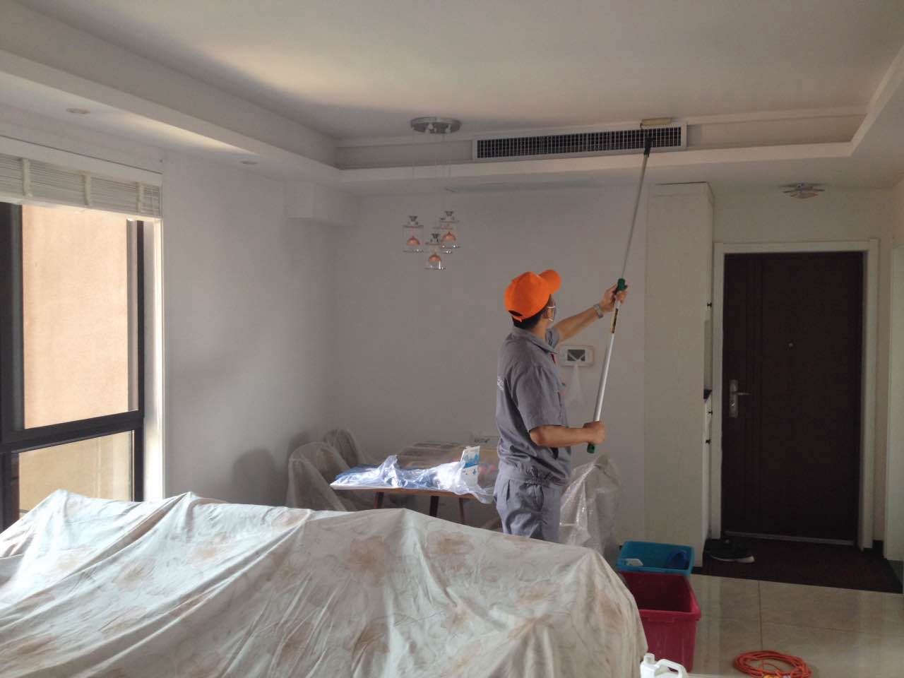 墻頂面滾筒施工 墻頂面滾筒施工