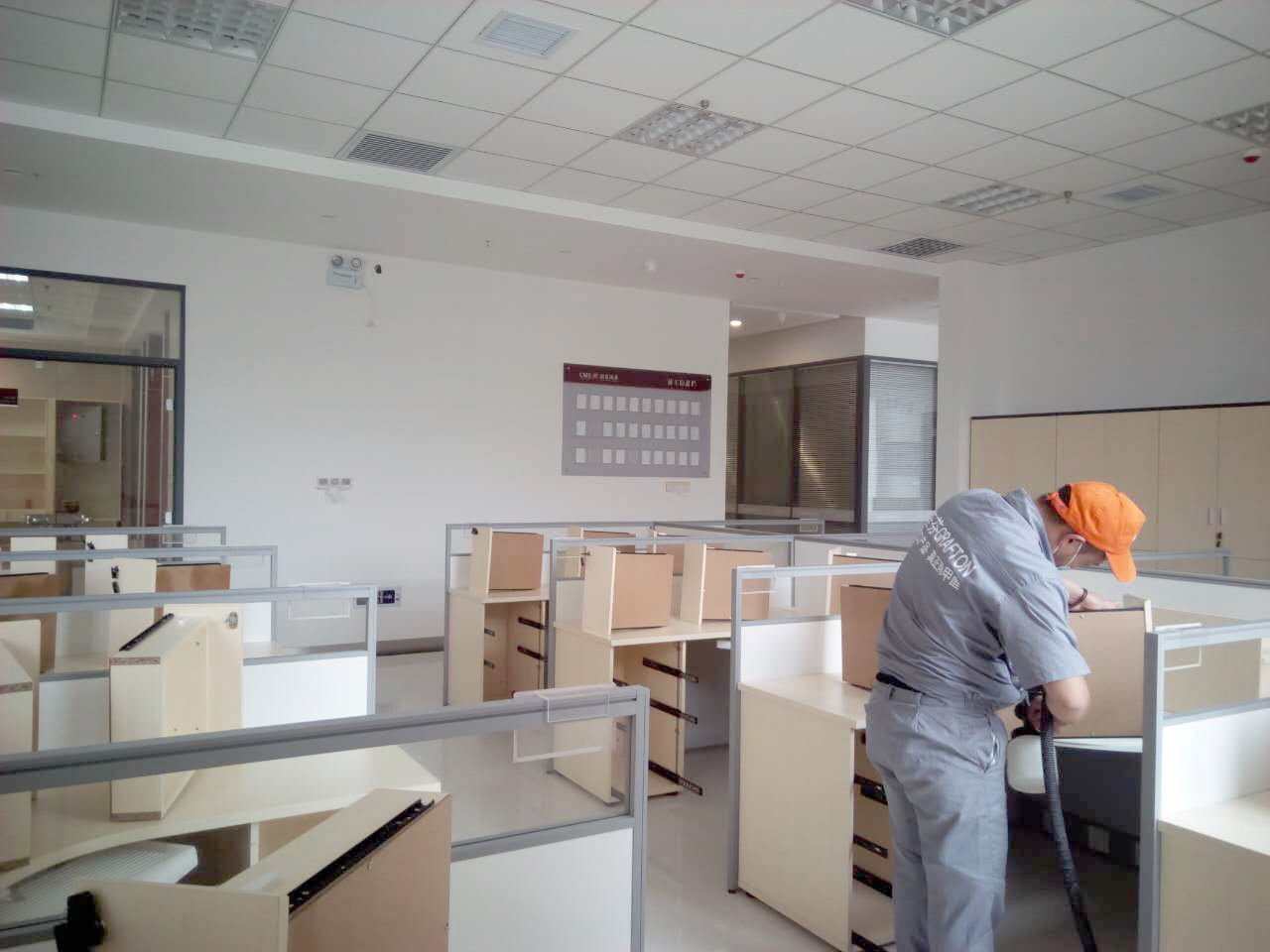 辦公桌全方位施工 辦公桌全方位施工