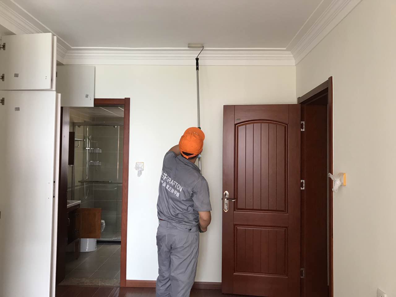 客廳頂面滾筒重點(diǎn)施工 客廳頂面滾筒重點(diǎn)施工