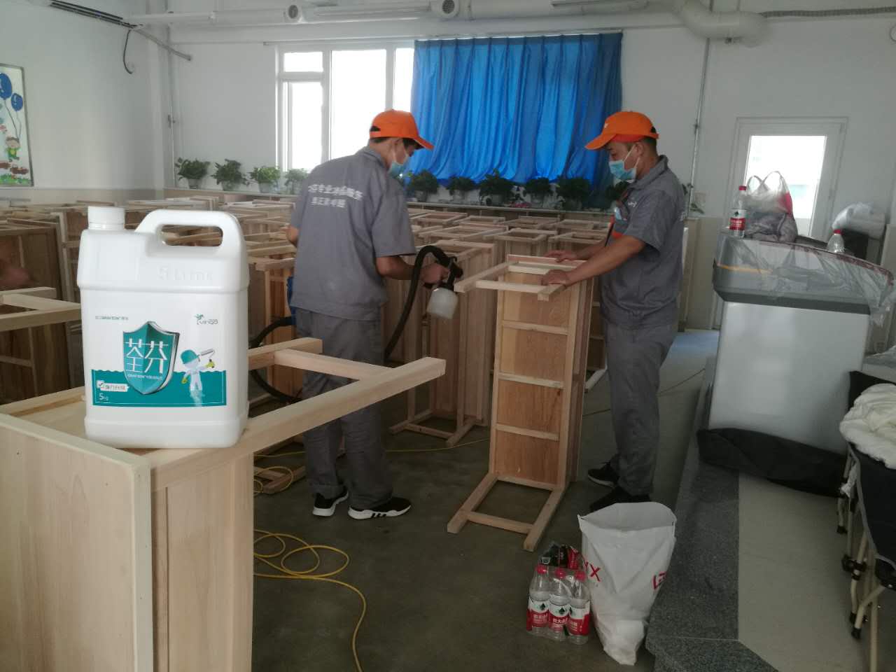 課桌接縫處重點(diǎn)治理