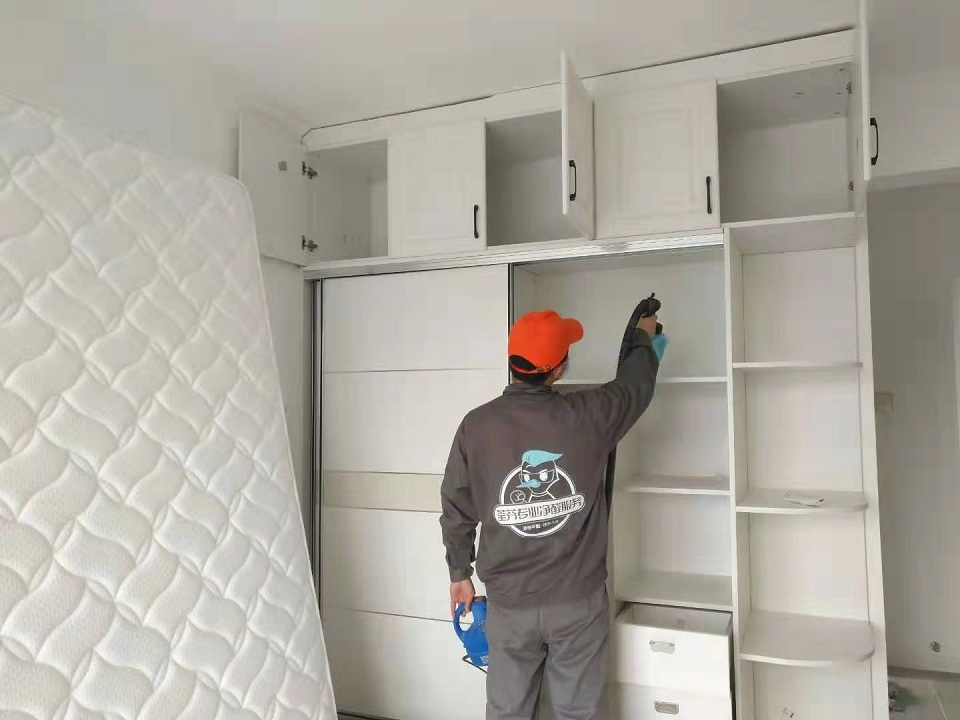 臥室衣柜重點(diǎn)污染源噴涂施工治理 臥室衣柜重點(diǎn)污染源噴涂施工治理