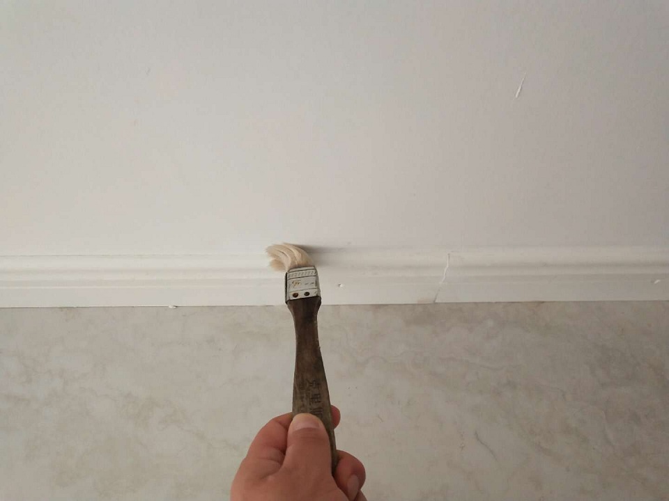 客餐廳踢腳線刷子精細化施工治理 客餐廳踢腳線刷子精細化施工治理