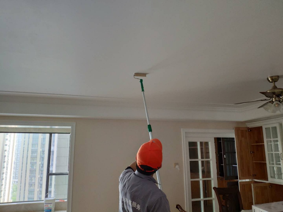 客餐廳頂面滾筒全方位施工治理 客餐廳頂面滾筒全方位施工治理