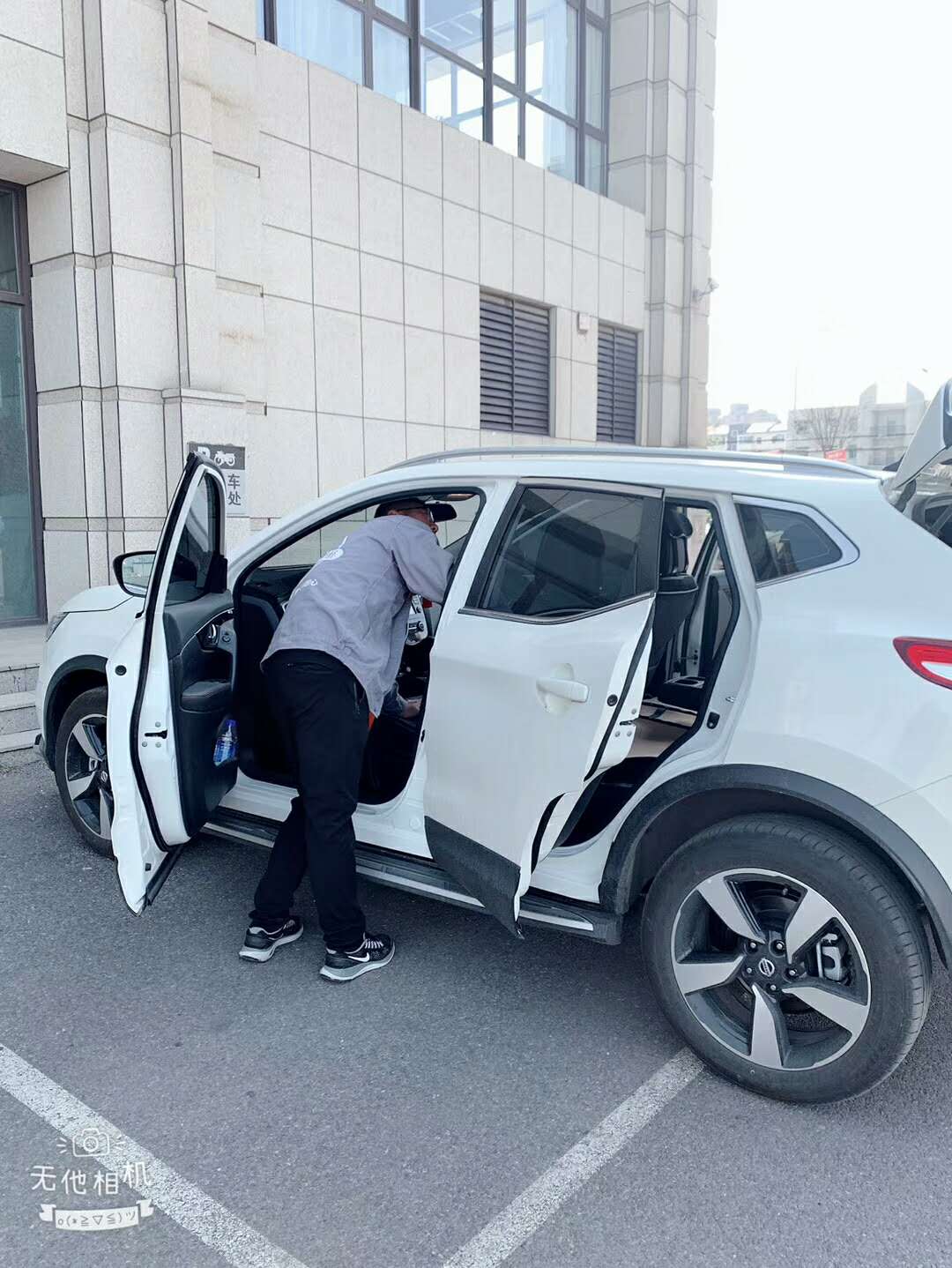 車內(nèi)頂面噴涂施工 車內(nèi)頂面噴涂施工