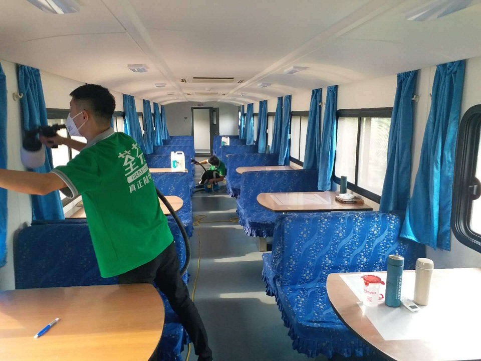 車(chē)內(nèi)過(guò)道窗簾全方位噴涂治理 車(chē)內(nèi)過(guò)道窗簾全方位噴涂治理