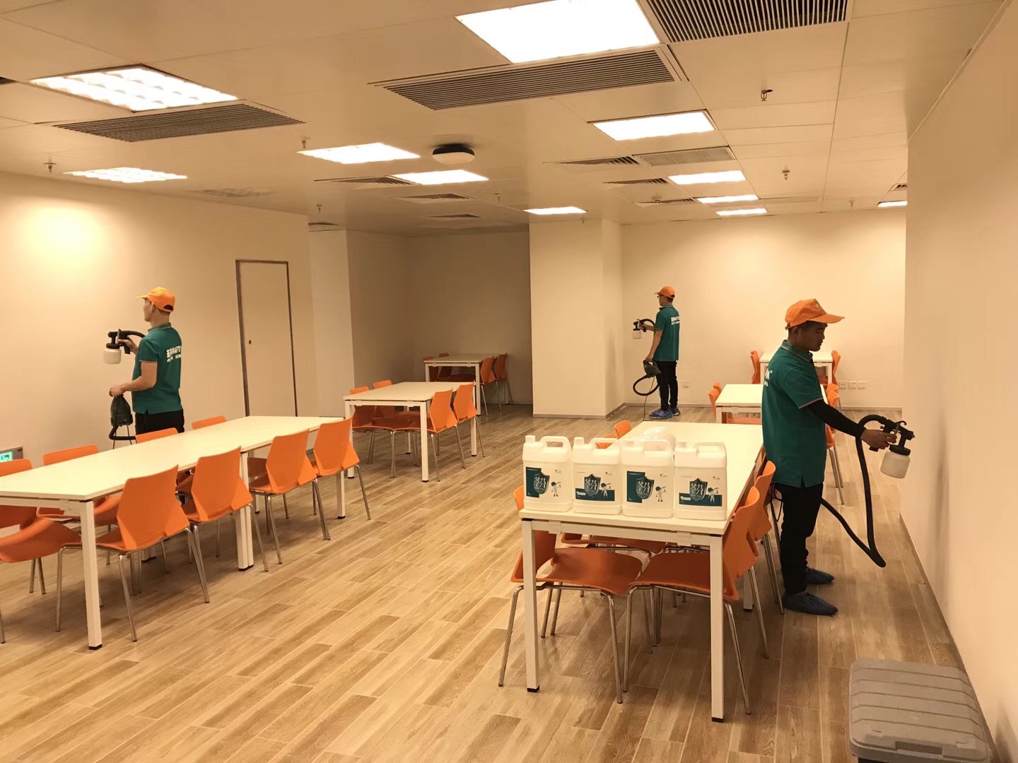 辦公室墻面全方位噴涂施工 辦公室墻面全方位噴涂施工