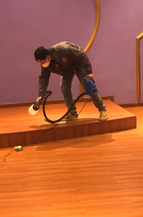 會(huì)議臺(tái)木地板全方位噴涂施工 會(huì)議臺(tái)木地板全方位噴涂施工