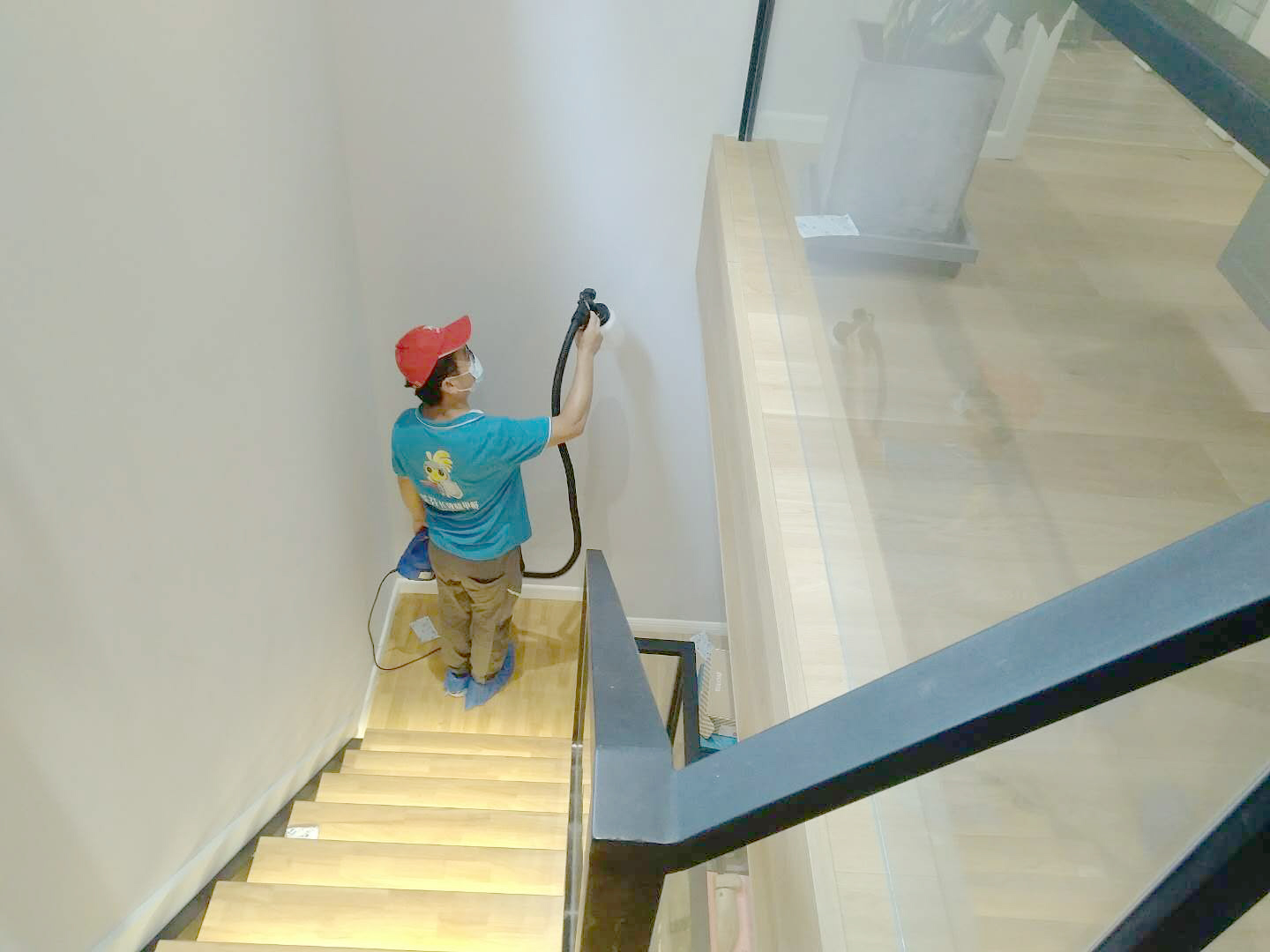 樓梯過(guò)道噴槍施工治理甲醛