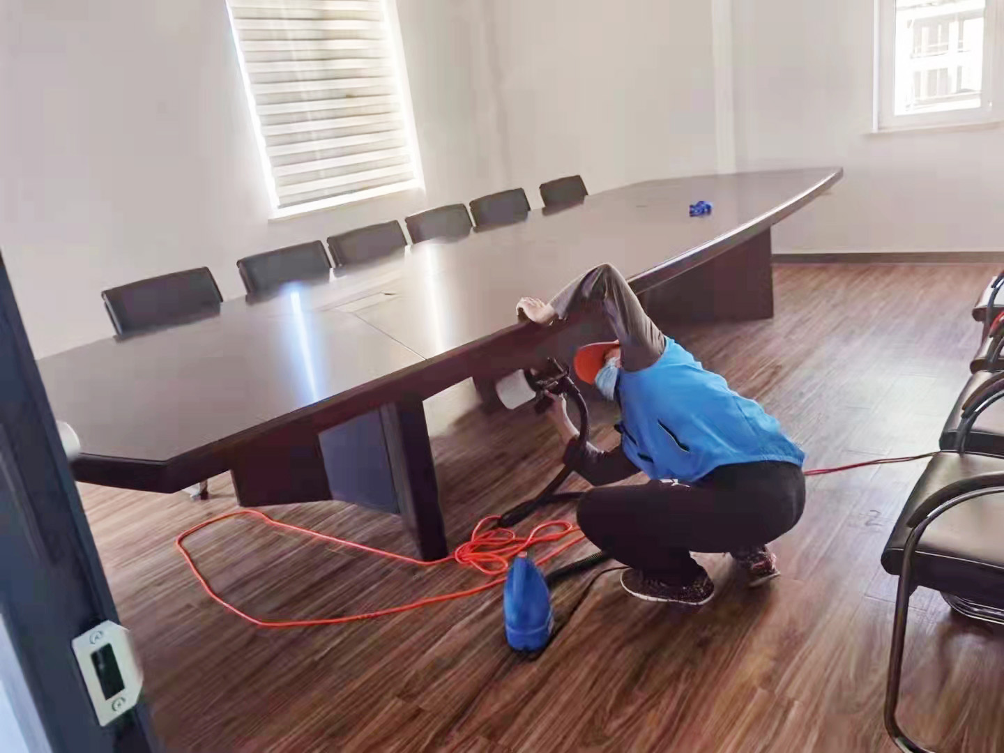 銀行會議室桌椅噴槍噴涂 銀行會議室桌椅噴槍噴涂