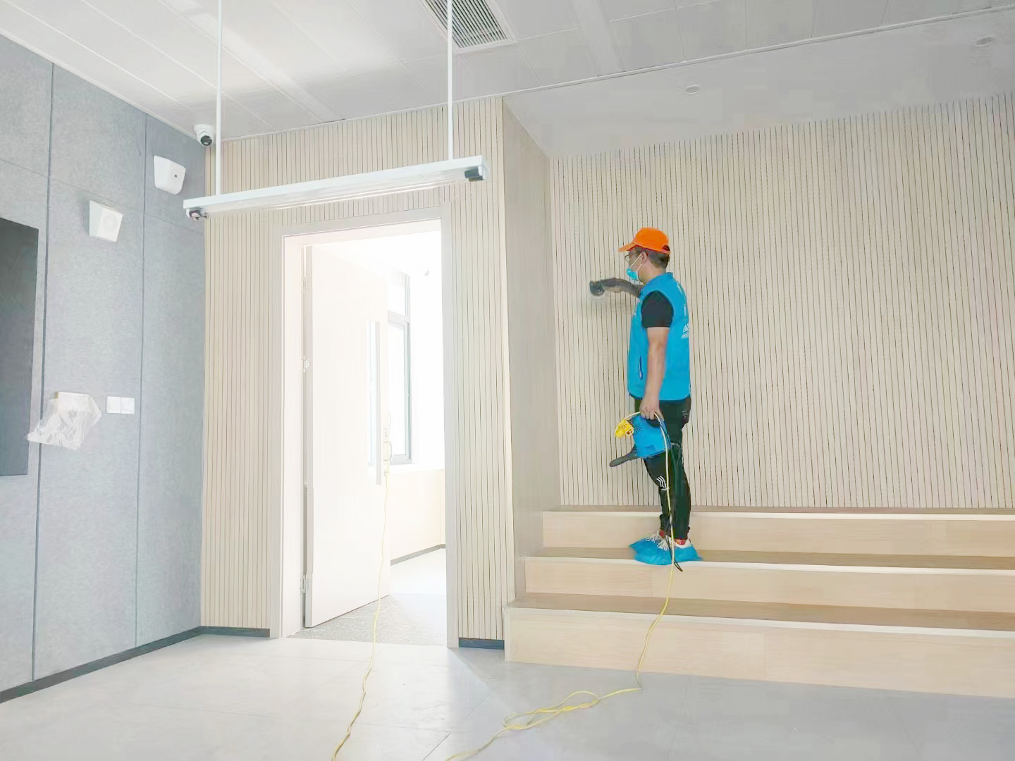 教室護(hù)墻板噴槍噴涂施工治理 教室護(hù)墻板噴槍噴涂施工治理