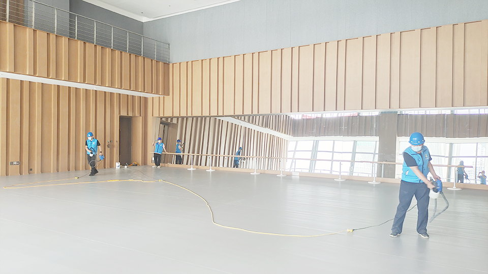 絲路歡樂(lè)世界二層排練廳地面塑膠施工治理 絲路歡樂(lè)世界二層排練廳地面塑膠施工治理