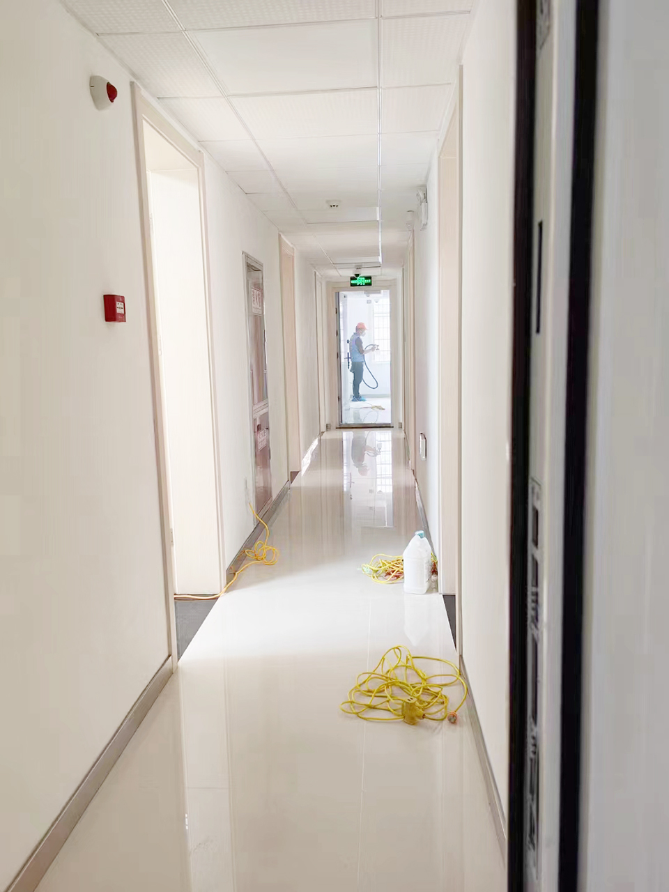 銀行過道墻面全方位噴涂施工治理 銀行過道墻面全方位噴涂施工治理